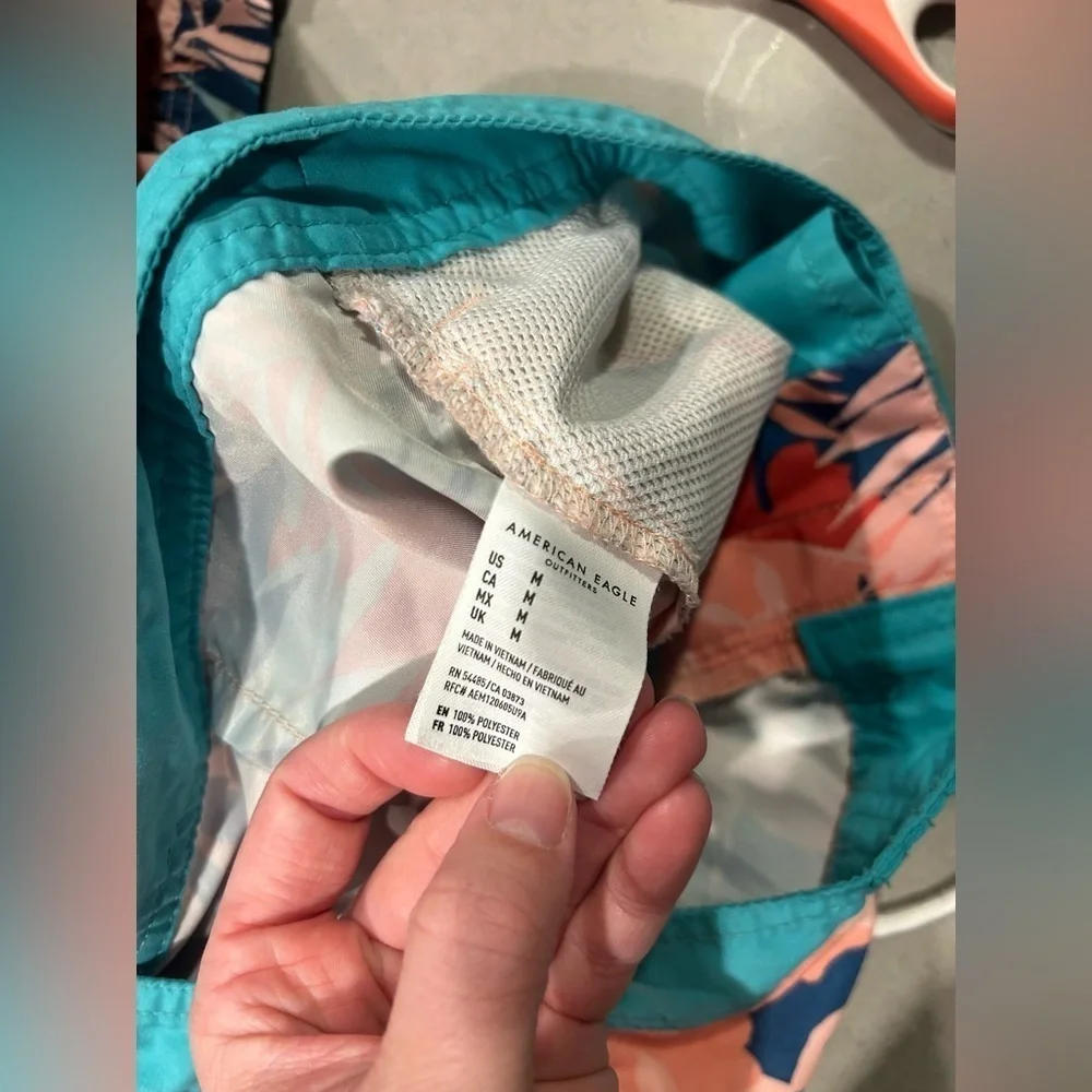 American Eagle Swim Trunks Men’s Medium Tropical Lion Blue Pink Beach